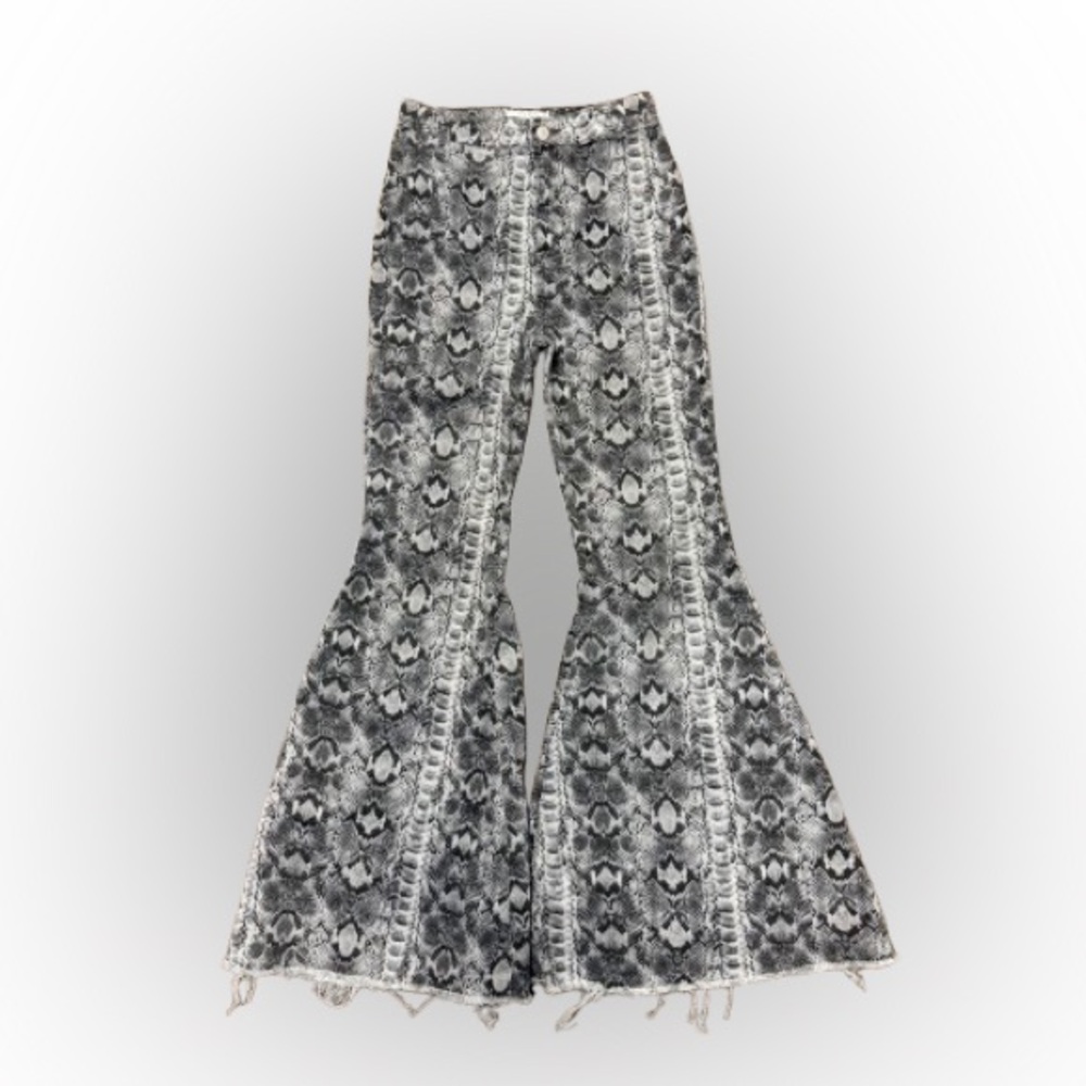 We The Free Snake Print Flare Jeans High Rise Bell Bottom Raw Hem Boho
Size 28